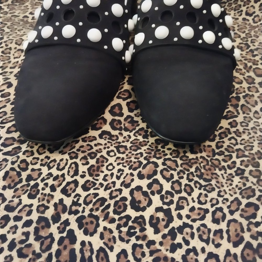 2555 Size 7 Donald Pliner Black Suede Look with White Beads - Picture 2 of 7